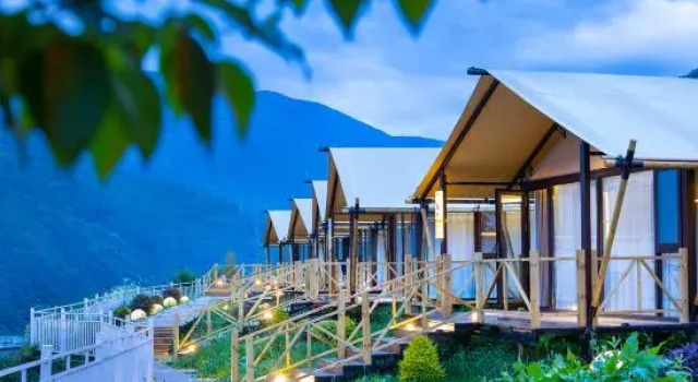Тент с красивым видом из окна Mountain Twilight & Snow Reflection - Private Hot Spring Villa (Kangding Yulin Flagship Store)