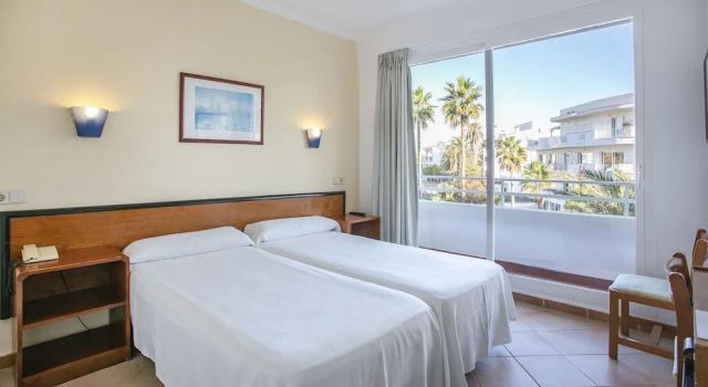 Standard Doppel Zimmer mit Balkon und mit eingeschränktem Meerblick JS Cape Colom