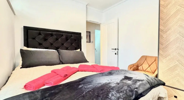 Clapham 3-bed Flat, Sleeps 6 With Free Parking, Забронировать Апартаменты/квартира Отели Большого Лондона с парковкой, Парковка