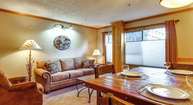 Апартаменты 48 Steps to Ski Lift: Breck Suite w/ Resort Perks!