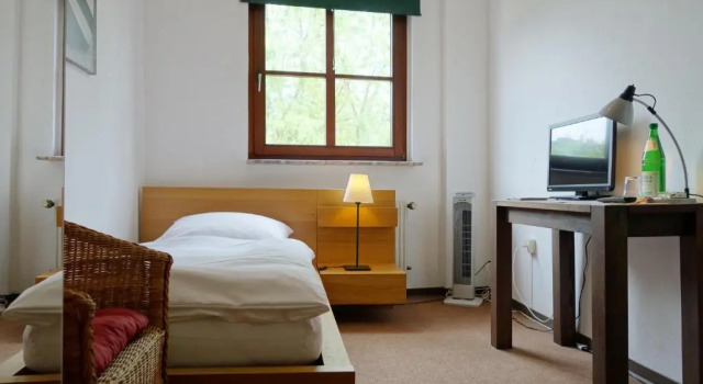 Номер Standard Pension am Helenenwall