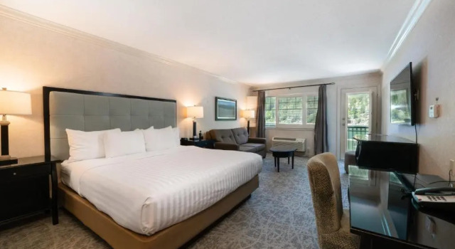 Номер Standard с видом на озеро Prestige Lakeside Resort, WorldHotels Elite