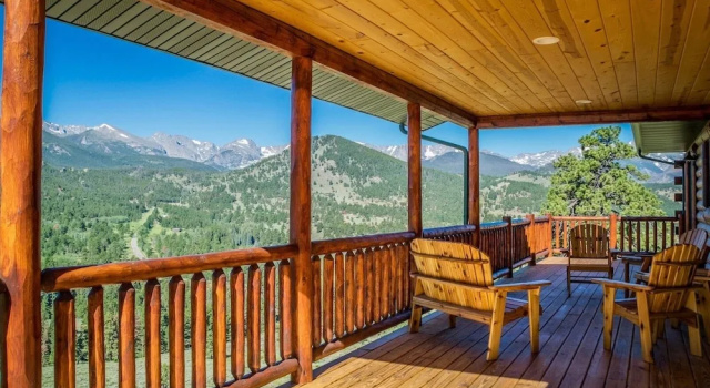 Коттедж Armstrong Luxury Log Vacation  At Windcliff 4 Bedroom Home by RedAwning