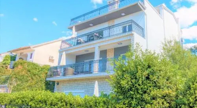 Holiday House Queens with Sea View