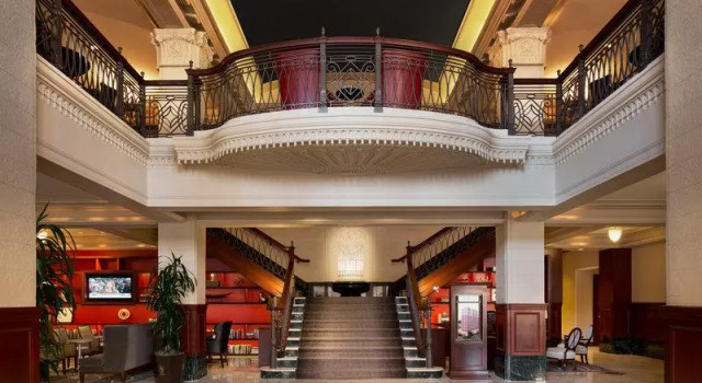 Кровать в общем номере The Stephen F Austin Royal Sonesta Hotel
