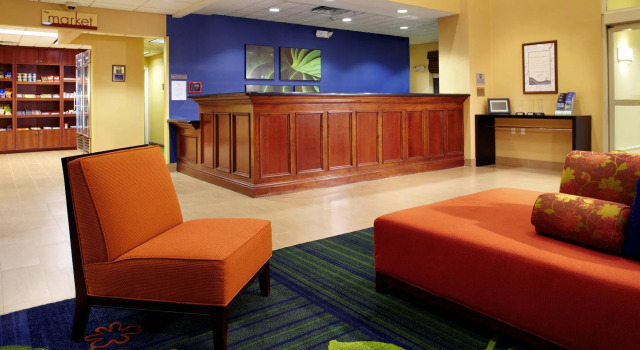 Fairfield Inn & Suites Phoenix Midtown, Забронировать Отель Отели Финикс 3 звезды, рядом с Больница и медицинский центр Святого Иосифа, 3*