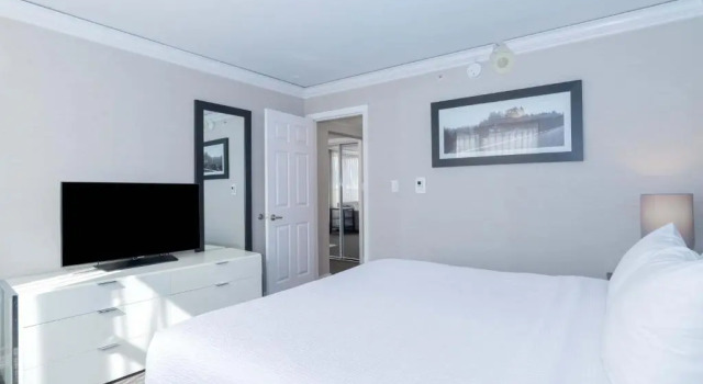 Двухместный люкс South Tower Standard Sandman Signature Vancouver Downtown Hotel