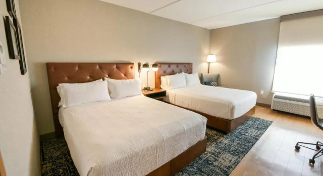 Четырёхместный номер Standard Four Points by Sheraton Wakefield Boston Hotel & Conference Center