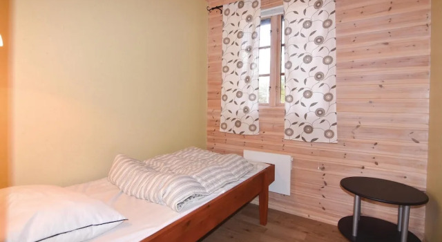 Awesome Home in Årjäng With Wifi and 3 Bedrooms, Rezerwuj Hotel Hotele w Svealand z parkingiem, Parking