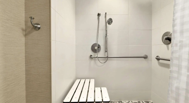 Двухместный люкс Embassy Suites by Hilton Greenville Downtown Riverplace
