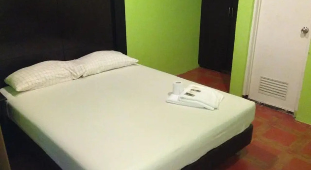 Sun Moon Poolside Hotel, Забронировать Отель Анхелес 