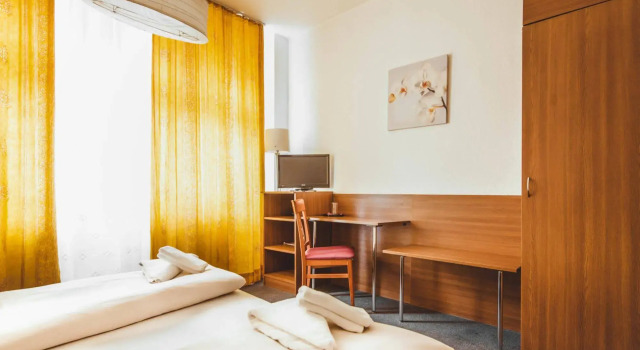 Hotel Pension Bolgerini Inn, Boek Hotel Hotels in Berlijn met parkeren, in de buurt van RAW Tempel, Parkeren