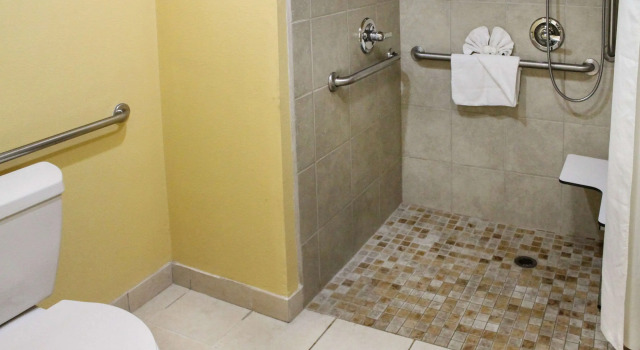 Четырёхместный номер Standard Quality Inn near Hearst Castle
