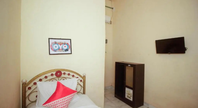 Номер Standard RedDoorz Syariah at Diva Residen Kasturi 1