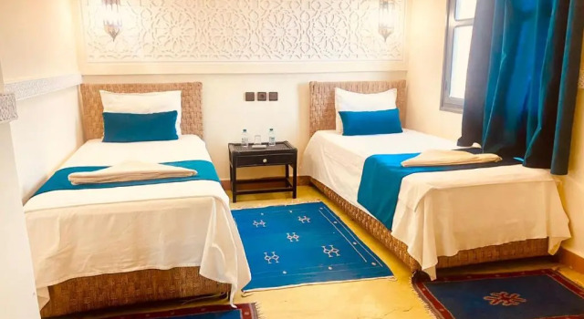 Auberge Kasbah Ennakhile, Rezerwuj Hostel Hotele w Souss-Massa-Draa z basenem, Basen