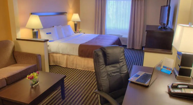 Двухместный студия люкс Baymont by Wyndham Dallas/ Love Field