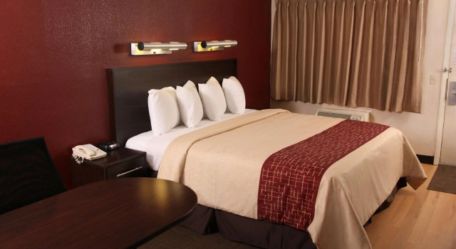 Номер Superior Red Roof Inn PLUS+ Mt Pleasant - Patriots Point