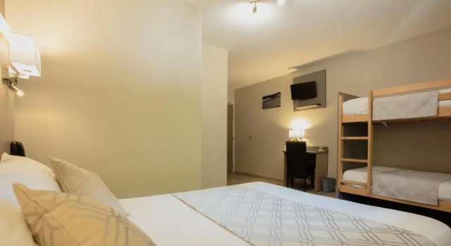 Четырёхместный номер Standard Logis Hotel Restaurant Family & Spa