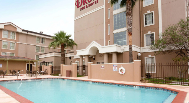 McAllen Plaza Hotel & Suites