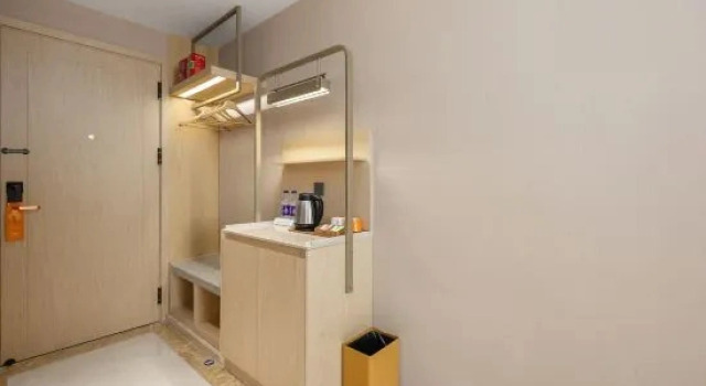 Люкс Deluxe с красивым видом из окна Vienna Hotel (Duyun Wanda Plaza)