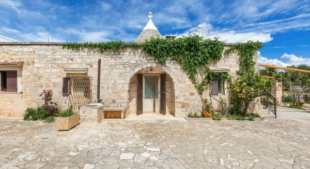 2402 Trullo Ventura by Perle di Puglia