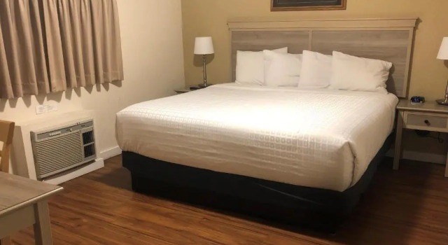 Студия Deluxe Cold Creek Inn