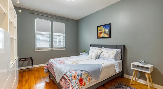 Windy City Getaway 3br 2ba Chicago Townhouse 3 Bedroom Home by RedAwning, Забронировать Дом для отпуска Чикаго Большой Чикаго, рядом с Kindred Chicago Central Hospital