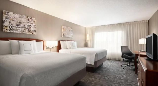 Четырёхместный номер Standard Courtyard by Marriott Chicago Bloomingdale