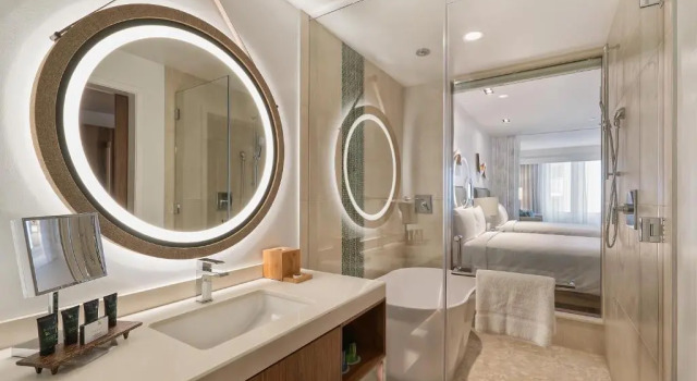 Четырёхместный люкс с видом на город Hyatt Centric Waikiki Beach