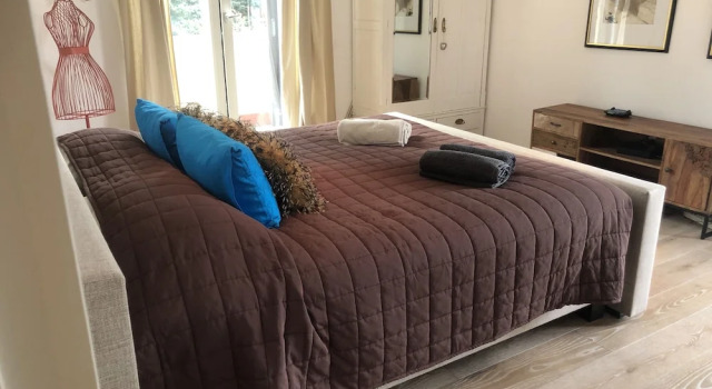 Remarkable 4-bed Villa in Bellano, Book Villa Hotels in Bellano with Parking, Parking