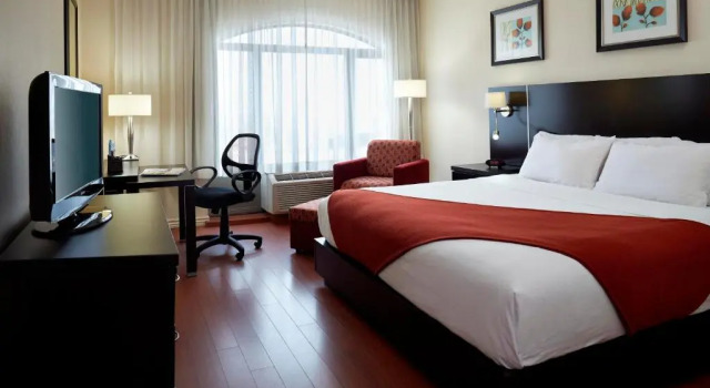 Номер Standard Holiday Inn & Suites Montreal Airport by IHG