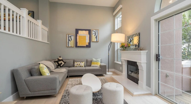 Posh Waterfront - 3 Br Condo