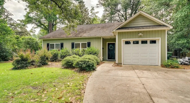 Коттедж Charming Wilmington Home w/ Patio ~ 7 Mi to Beach!