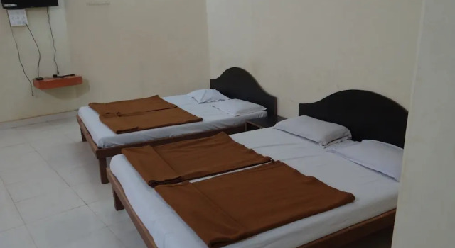 Hotel Ashok, Забронировать Отель Отели штата Махараштры с бассейном, Бассейн