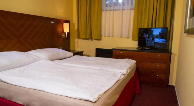 Jílovský hotýlek, Rezerwuj Hotel Hotele w Central Bohemia z parkingiem, Parking