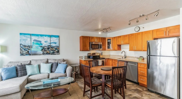 Deluxe Ocean View Condo on 31st Floor - Free Parking & Wifi! by Koko Resort Vacation Rentals, Забронировать Курортный отель Отели Гонолулу 3 звезды, рядом с Royal Hawaiian Theater Legends in Concert Waikiki, 3*