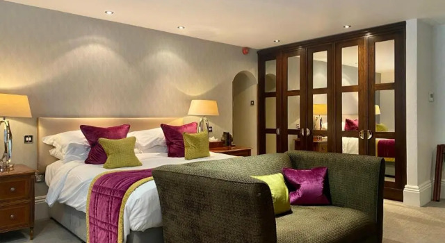 Полулюкс Alexander House Hotel & Utopia Spa