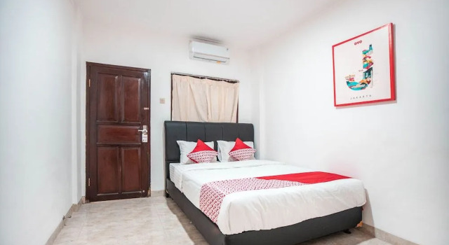 OYO 868 Wisma Taisir, Book Hotel Hotels in Jakarta Province with Parking, Parking