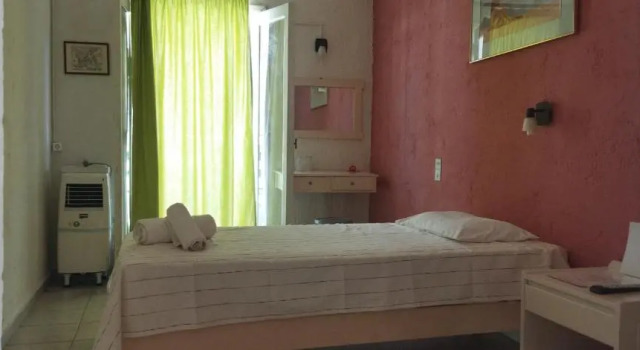 Одноместный номер Standard с балконом Cleo Rooms
