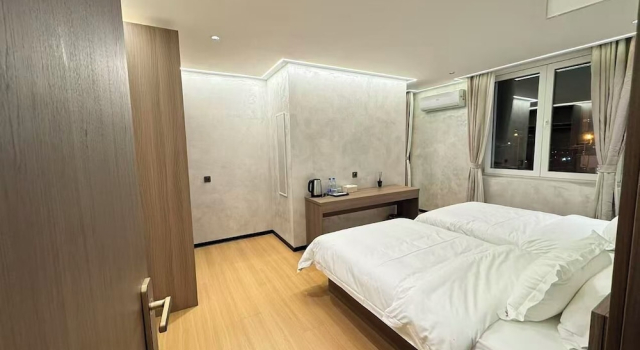 Двухместный номер Standard с балконом и с видом на город Sky Vista Hotel