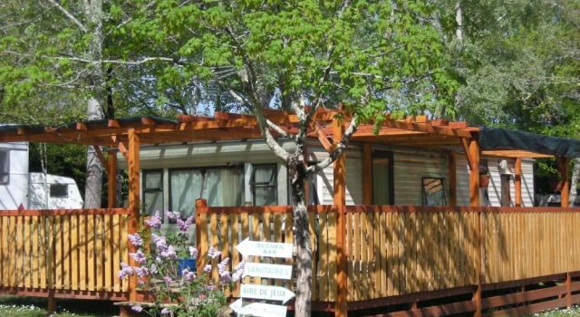 Les Lacs De Courtes, Book Hotel 3-stjernede hoteller i Estang, 3*