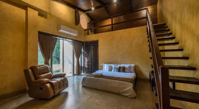SaffronStays Althea - 4BR veg-only luxury villa with pool, jacuzzis, gourmet meals and Lohagad-Pawna lake views, Забронировать Отель Хандала Лонавала