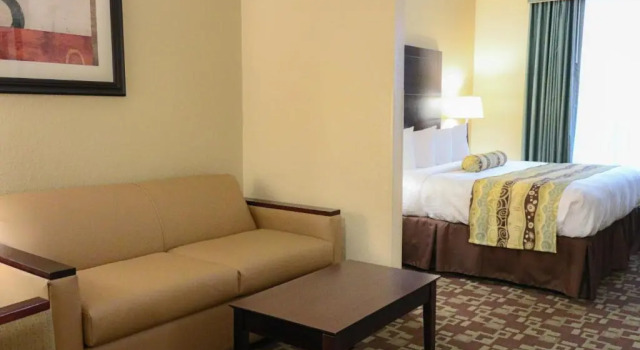 Трёхместный люкс Best Western Plus Hobby Airport Inn & Suites