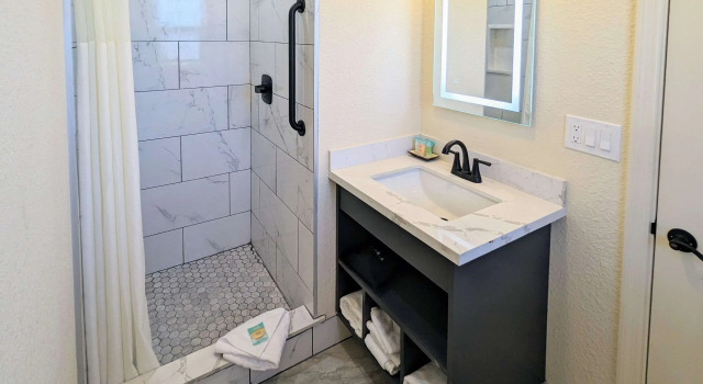 Двухместный люкс Clarion Collection Wilkies Inn Pacific Grove - Monterey