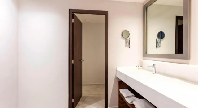 Четырёхместный номер Superior Krystal Urban Monterrey San Jeronimo