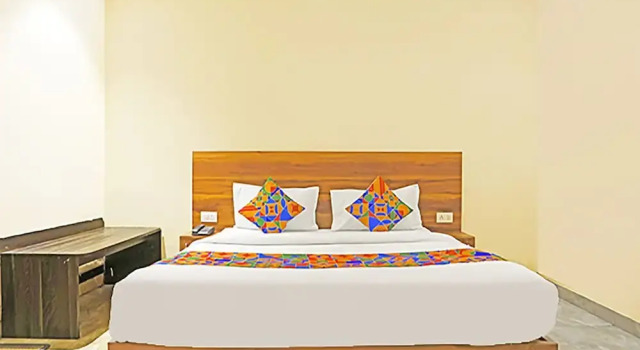 Номер Deluxe FabHotel The Happiness