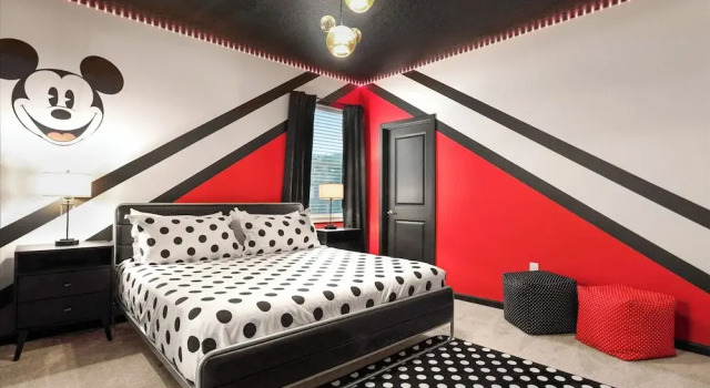 Upstay - Guest Home w Cinema Theme Rooms, Забронировать Гостевой дом Киссимми Диснейуорлд Орландо, рядом с Курортный комплекс Give Kids The World Village