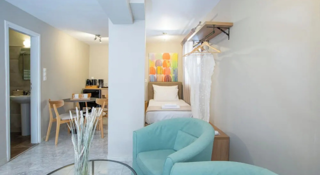 Четырёхместный номер Standard с видом на сад Athina Residence