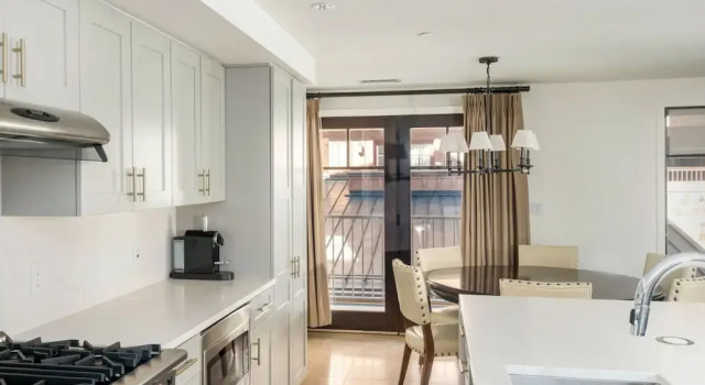 Номер Standard с 2 комнатами с видом на окрестности Madeline Hotel & Residences, Auberge Collection