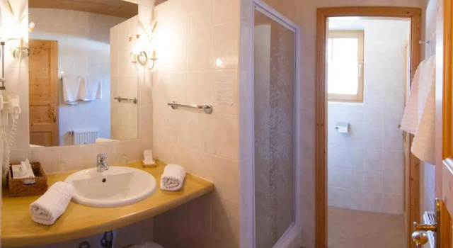 Четырёхместный номер Standard с видом на горы Hotel Frohnatur